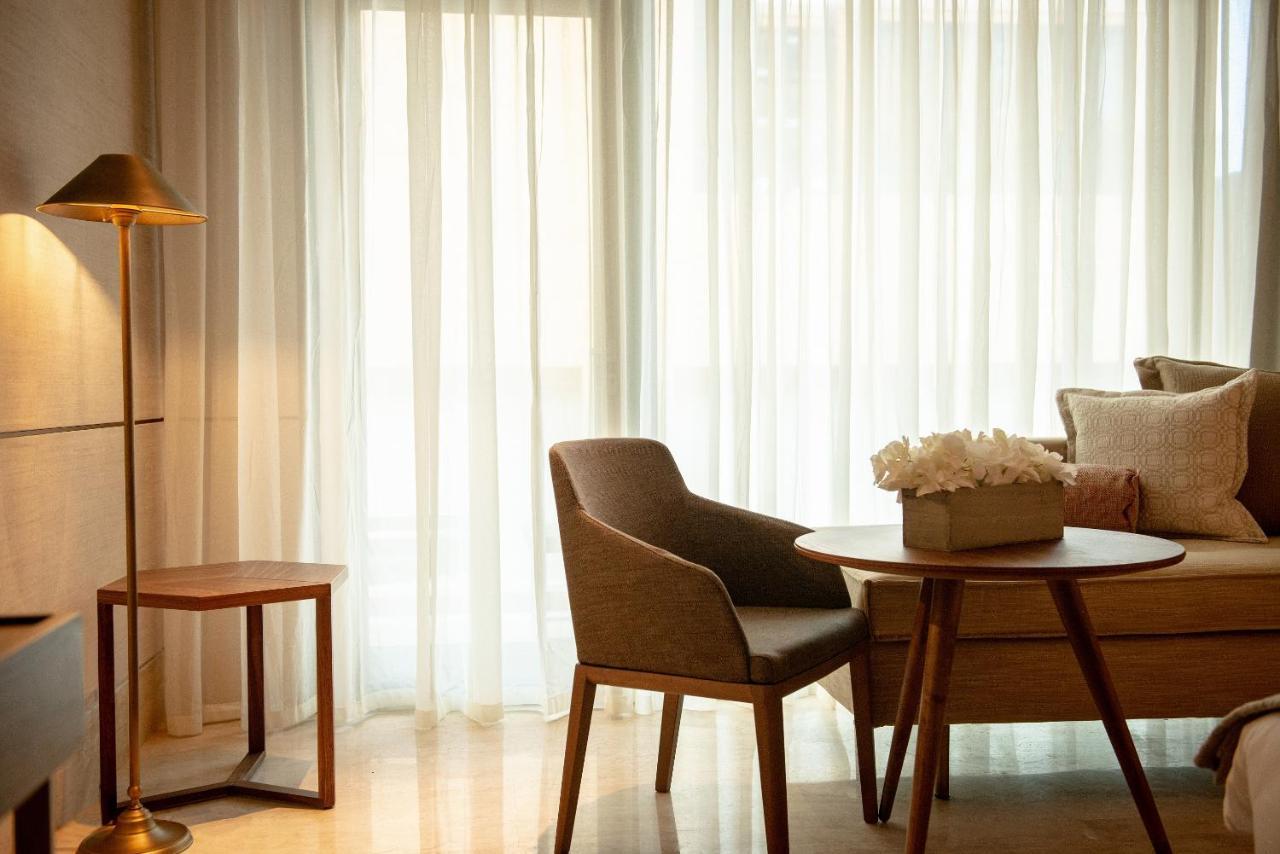 Shirvan Hotel City Yard 제다 외부 사진 A living room with a floor lamp
